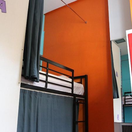 Urban Hostel Мадрид Екстериор снимка